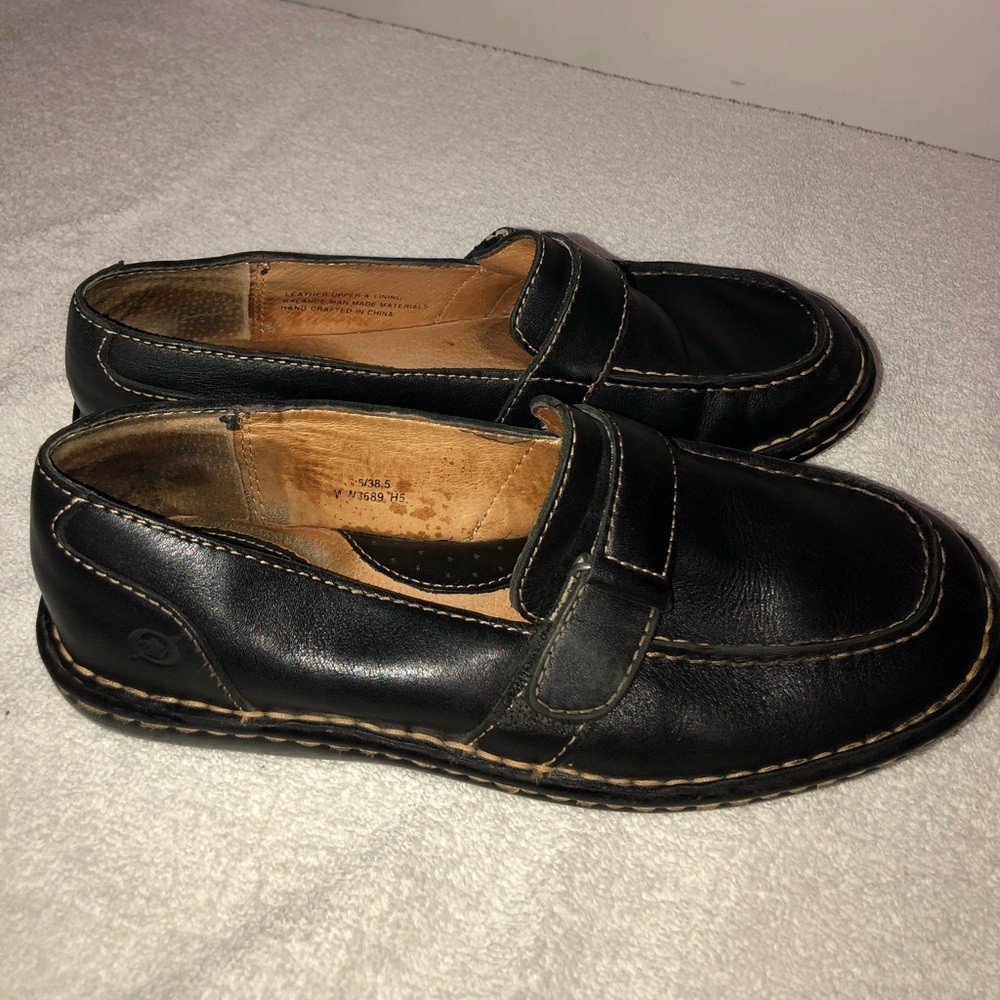Born ladies Sz 7.5 slip on loafers. Leather upper